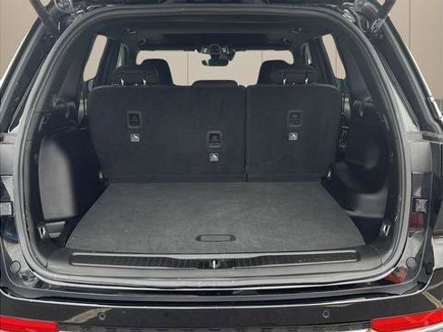 Used 2025 Jeep Grand Cherokee Laredo X w/ Luxury Tech Group I image 14