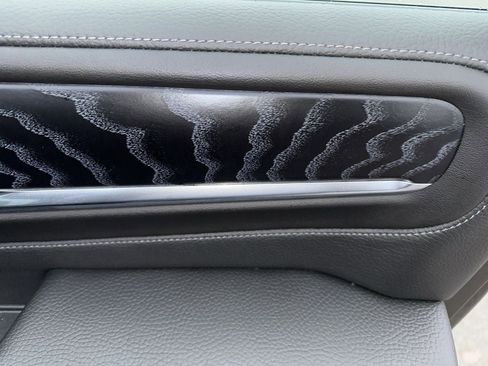 Used 2022 GMC Yukon XL Denali image 36