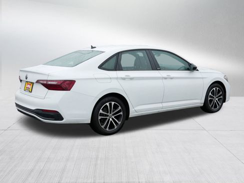 Used 2024 Volkswagen Jetta Sport image 7