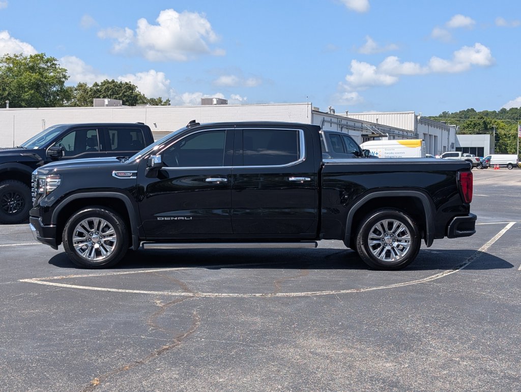 Used 2023 GMC Sierra 1500 Denali w/ Technology Package AWD/4WD image 5