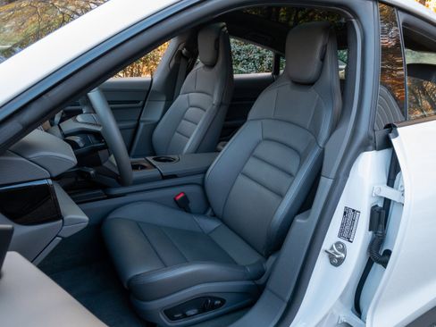 Used 2022 Porsche Taycan image 5