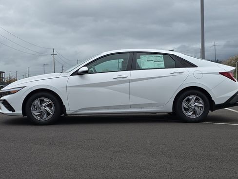 Used 2025 Hyundai Elantra SE image 6