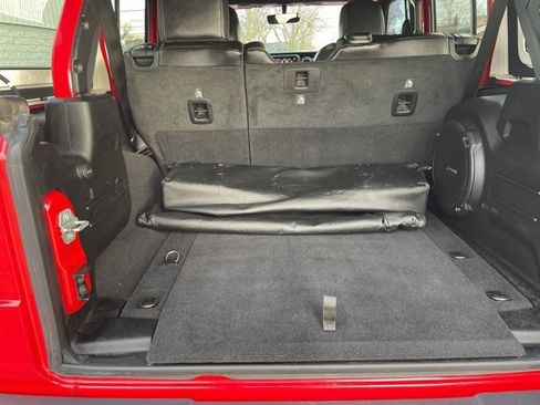 Used 2020 Jeep Wrangler Unlimited Sahara image 7