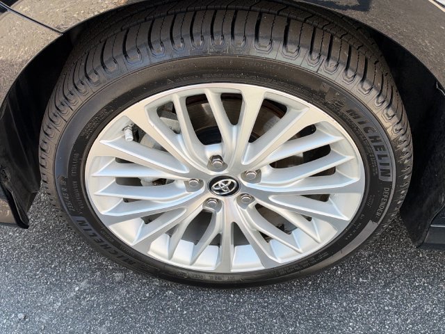 Used 2018 Toyota Camry XLE FWD image 9
