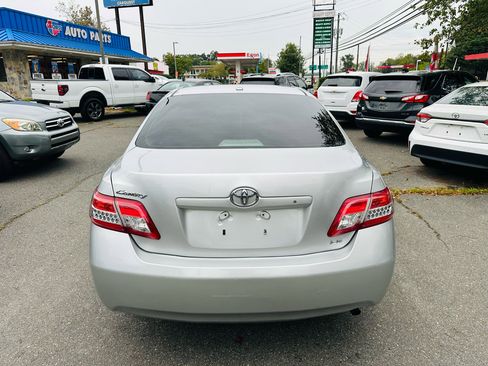 Used 2010 Toyota Camry LE image 5