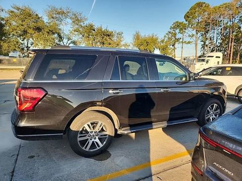 Used 2022 Ford Expedition Limited image 18