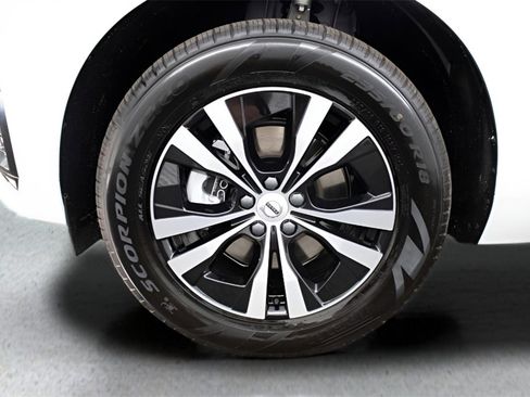 Certified 2025 Volvo XC60 B5 Core w/ Protection Package Premier image 4