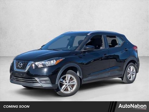 Used 2019 Nissan Kicks S image 1
