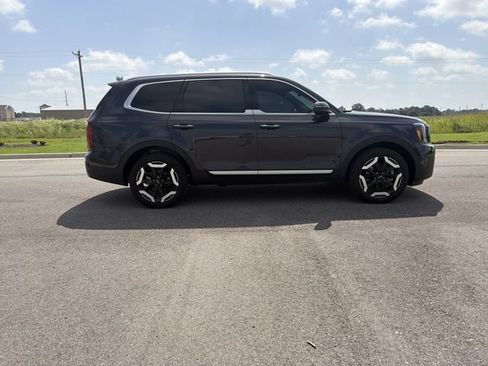 Used 2025 Kia Telluride S FWD image 6