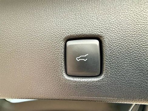 Used 2022 Ford Escape SE w/ SE Sport Appearance Package image 14