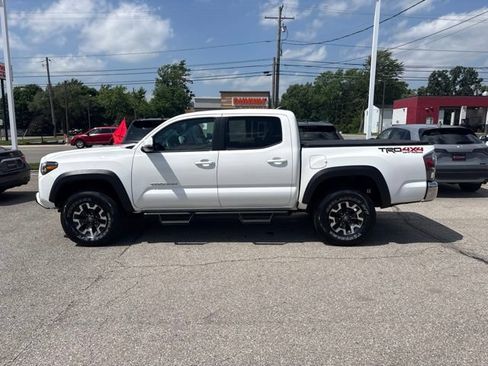 Used 2023 Toyota Tacoma TRD Off-Road AWD/4WD image 3