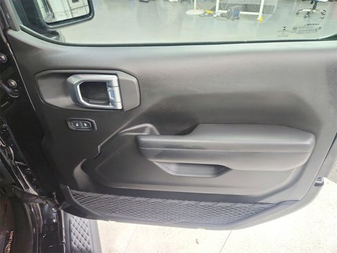 Used 2022 Jeep Gladiator Sport image 36