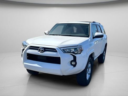 Used 2023 Toyota 4Runner SR5 AWD/4WD image 9