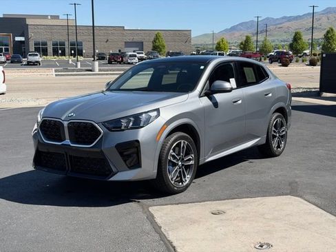 Used 2025 BMW X2 xDrive28i AWD/4WD image 10