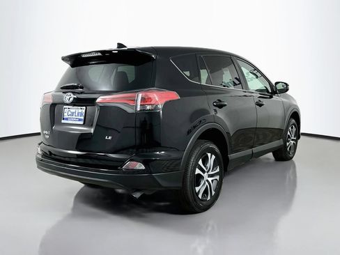 Used 2017 Toyota RAV4 LE FWD image 8
