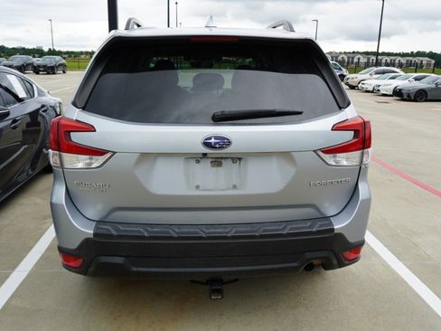 Used 2020 Subaru Forester Premium AWD/4WD image 6