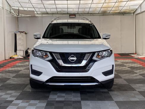 Used 2017 Nissan Rogue SV AWD/4WD image 2