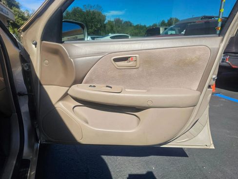 Used 1998 Toyota Camry LE FWD image 21