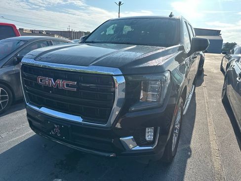 Used 2022 GMC Yukon XL SLE w/ Gmc Pro Safety Plus Package RWD image 1