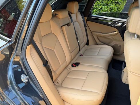 Used 2018 Porsche Macan image 40