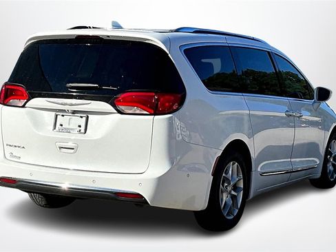 Used 2019 Chrysler Pacifica Touring-L Plus w/ Advanced Safetytec Group image 5