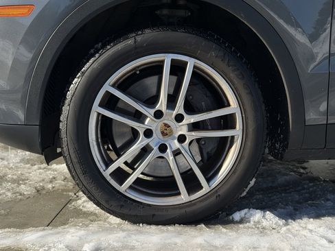 Used 2023 Porsche Cayenne image 11