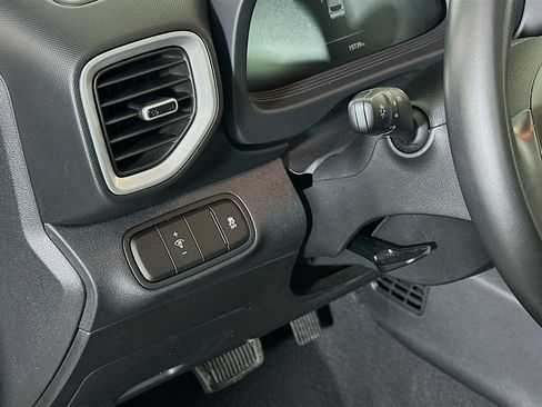 Used 2025 Hyundai Venue SEL image 17