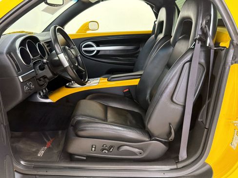 Used 2004 Chevrolet SSR w/ Preferred Equipment Group RWD image 5