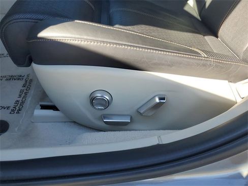 Used 2023 Lucid Air Grand Touring image 10