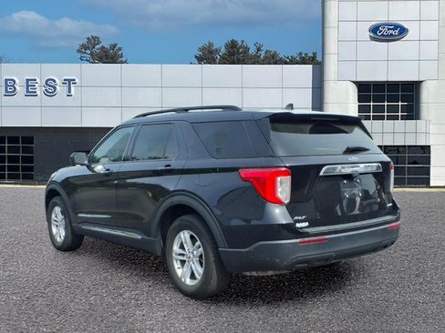 Used 2023 Ford Explorer XLT AWD/4WD image 3