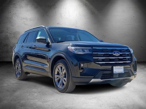 New 2026 Ford Explorer Active w/ Active Comfort Package AWD/4WD image 2