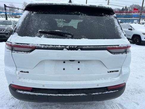 Used 2023 Jeep Grand Cherokee Limited w/ Black Appearance Package image 4