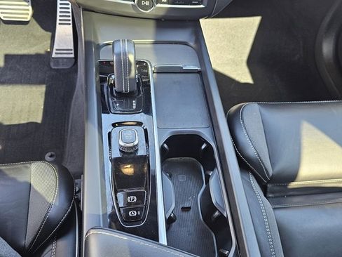 Certified 2022 Volvo XC60 B6 R-Design w/ Climate Package image 24