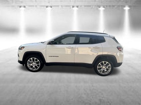 Used 2023 Jeep Compass Latitude AWD/4WD image 4
