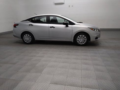 Used 2020 Nissan Versa S FWD image 11