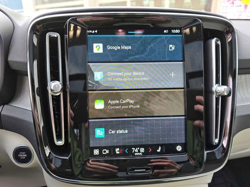 Certified 2024 Volvo XC40 B5 Ultimate w/ Climate Package image 36