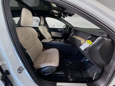 New 2026 Volvo XC60 B5 Plus w/ Climate Package PRO AWD/4WD image 29