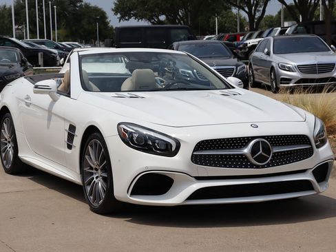 Used 2017 Mercedes-Benz SL 550 w/ Driver Assistance Package image 2