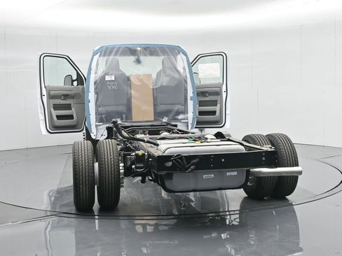 New 2026 Ford E-450 and Econoline 450 Super Duty w/ Power Equipment Group image 24