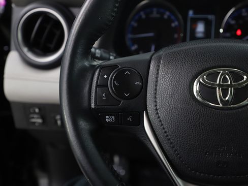 Used 2016 Toyota RAV4 Limited image 18