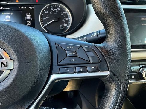 Used 2022 Nissan Versa SV image 12