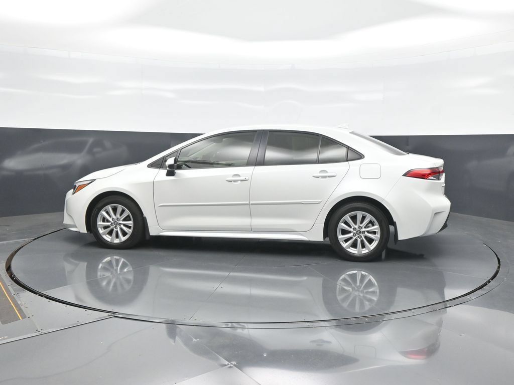 Used 2024 Toyota Corolla LE w/ LE Convenience Package FWD image 4