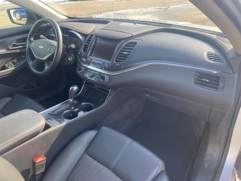 Used 2016 Chevrolet Impala LT w/ Convenience Package image 38