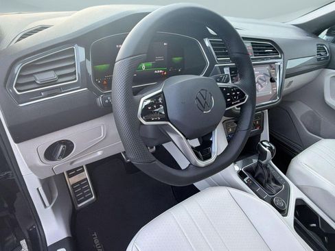 Certified 2022 Volkswagen Tiguan SE R-Line AWD/4WD image 4