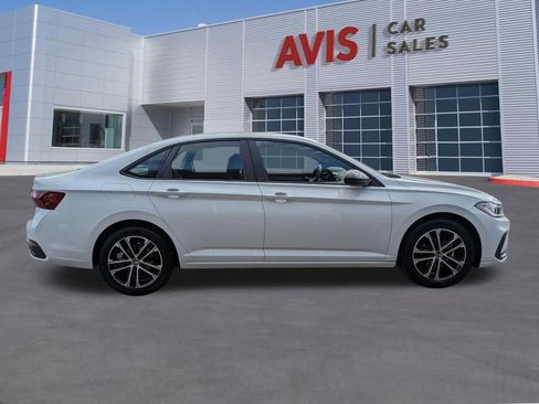 Used 2025 Volkswagen Jetta Sport FWD image 5