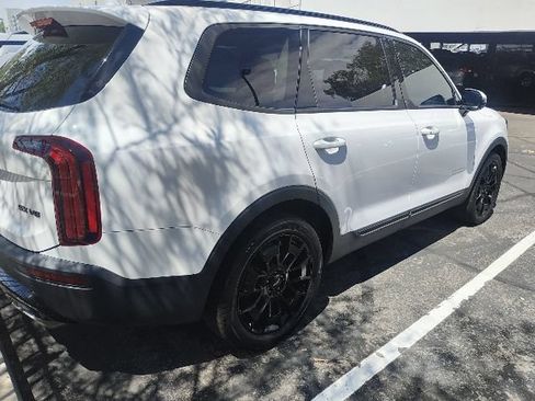 Certified 2021 Kia Telluride SX w/ SX Prestige Package AWD/4WD image 12