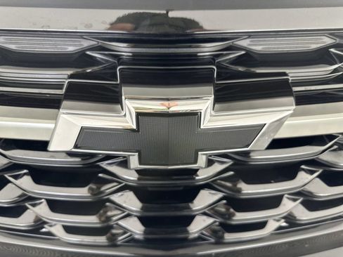 Used 2025 Chevrolet Trax RS w/ Driver Confidence Package FWD image 31
