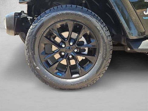 Used 2022 Jeep Wrangler Unlimited Sahara w/ Cold Weather Group AWD/4WD image 25
