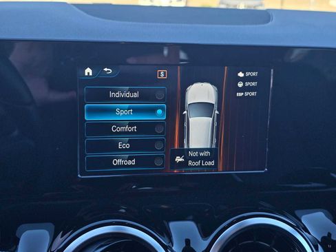 Used 2021 Mercedes-Benz GLA 250 4MATIC image 32