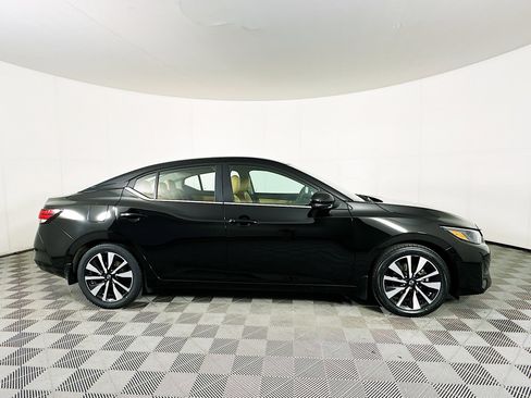 Used 2024 Nissan Sentra SV w/ SV Premium Package FWD image 10